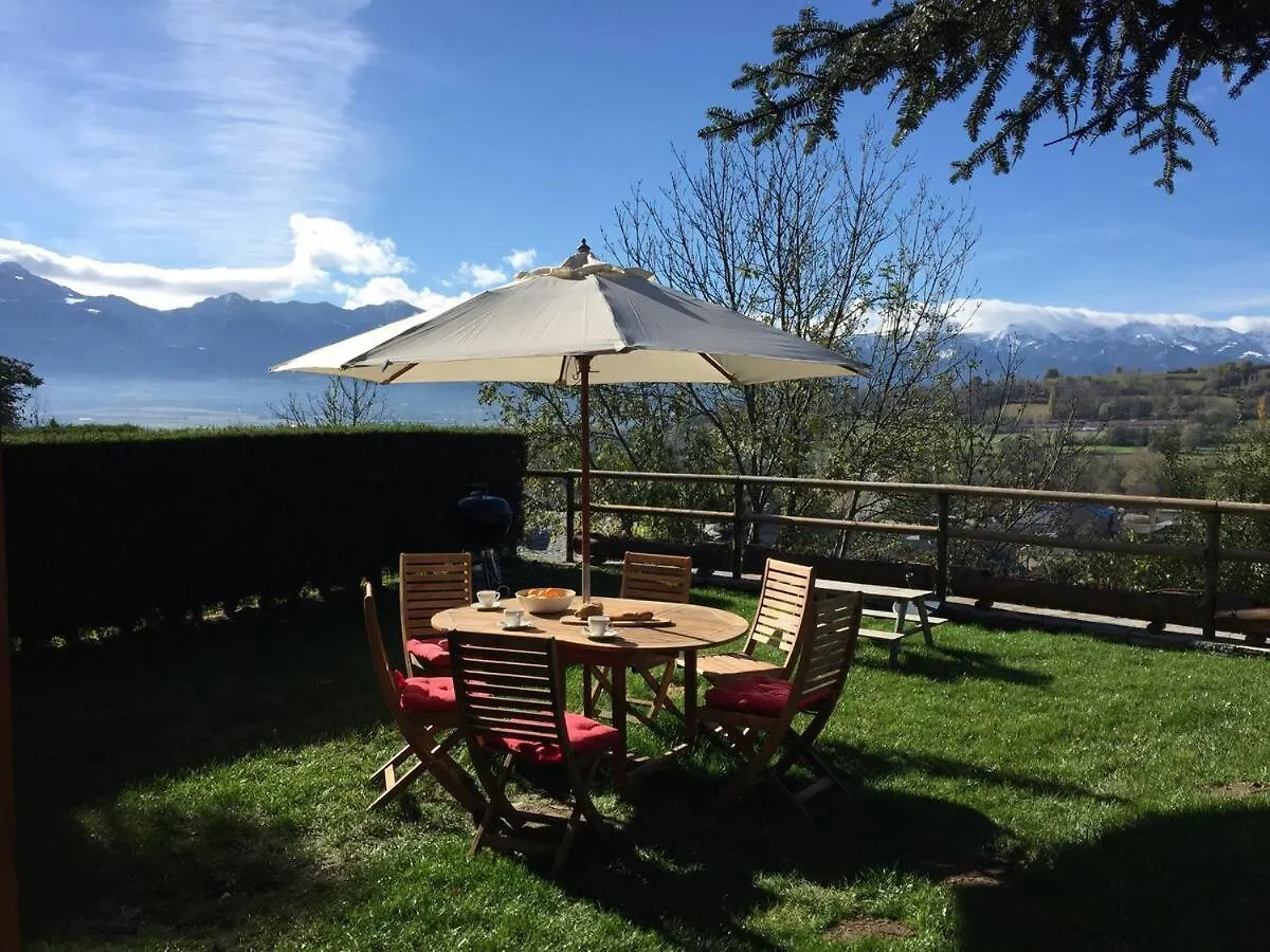 Casa Pareada En Ger Con Excelentes Vistas Villa